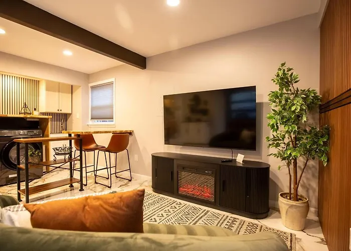 Moody Dream | King + Garage + Netflix
