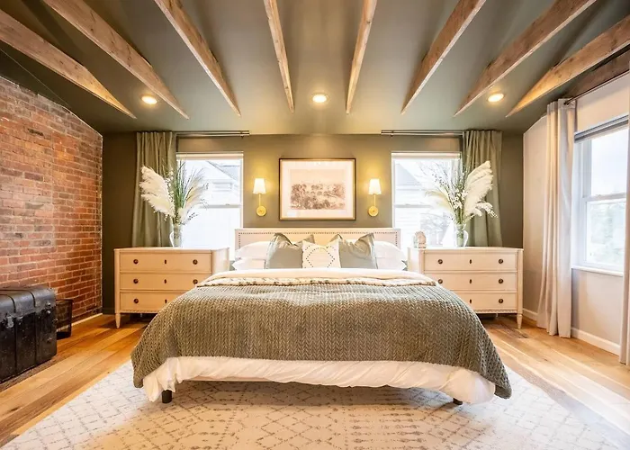 Moody Dream | King + Garage + Netflix Holiday home
